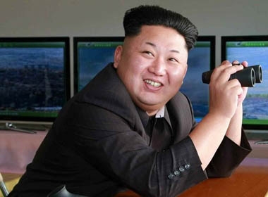 Kim Jong-un 'cưỡi' chiến đấu cơ, giám sát buổi huấn luyện đội bay